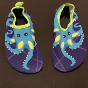 Boys water shoes. Size 30/31